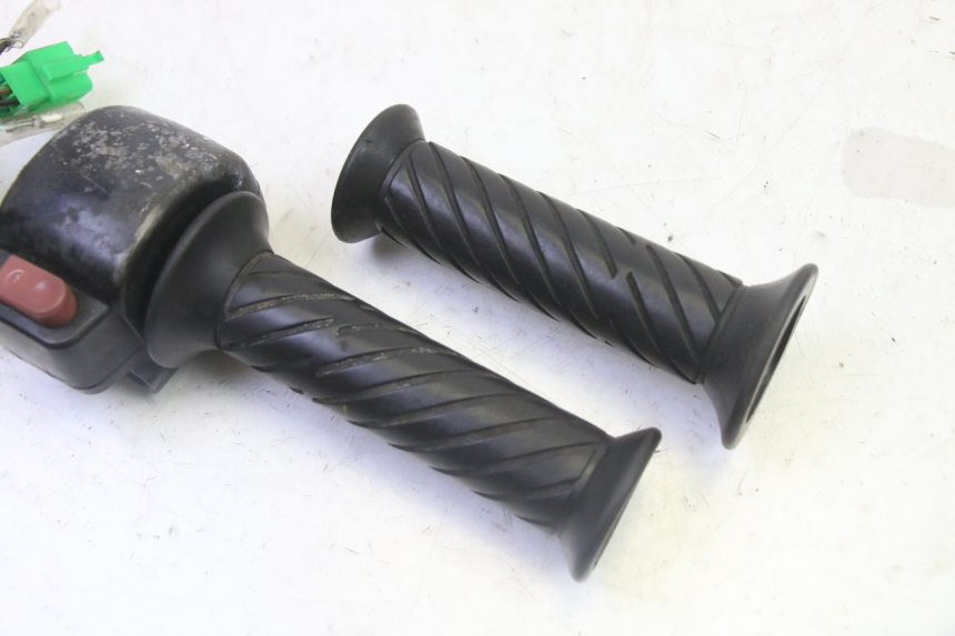 photo de PRZEŁĄCZNIK PRAWY SYM CROX 4T 50 (2016 - 2023) - Zbliżenie techniczne