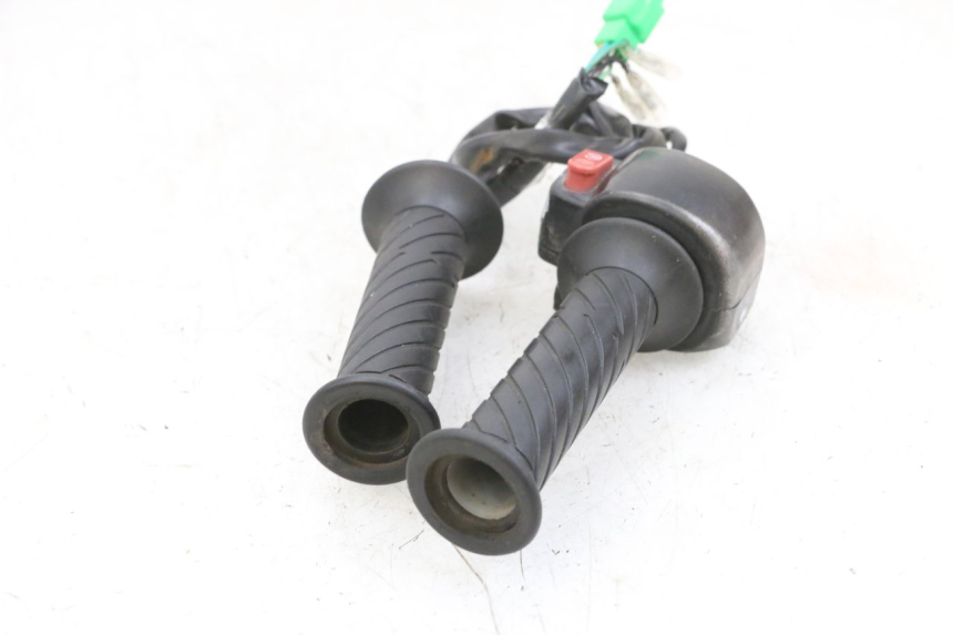 photo de PRZEŁĄCZNIK PRAWY SYM CROX 4T 50 (2016 - 2023) - Zbliżenie techniczne