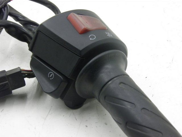photo de PRZEŁĄCZNIK PRAWY DERBI GP MAX 250 (2006 - 2008) - Szczegół części