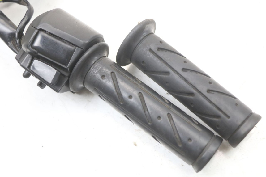 photo de PRZEŁĄCZNIK PRAWY KYMCO DINK 4T 50 (2007 - 2018) - Zoom stanu zużycia