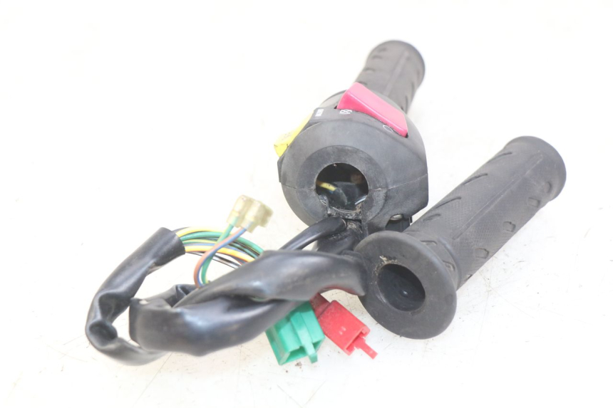 photo de PRZEŁĄCZNIK PRAWY KYMCO DOWNTOWN ABS 125 (2015 - 2017) - Inny kąt widzenia