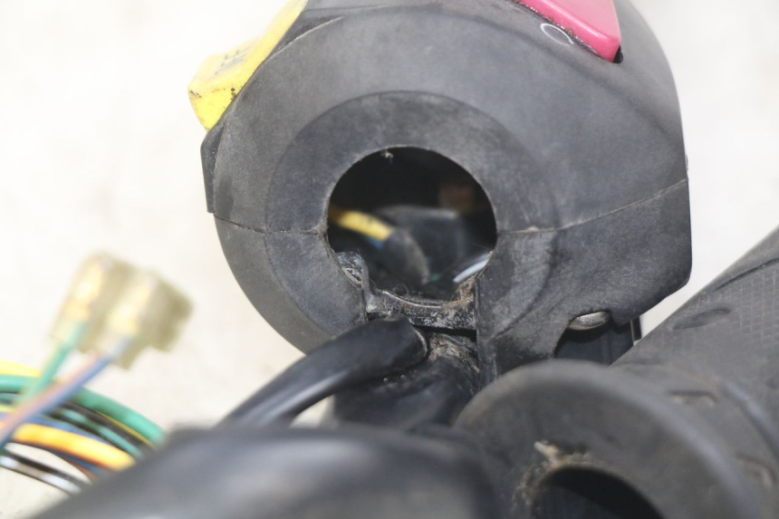 photo de PRZEŁĄCZNIK PRAWY KYMCO DOWNTOWN ABS 125 (2015 - 2017) - Zbliżenie techniczne