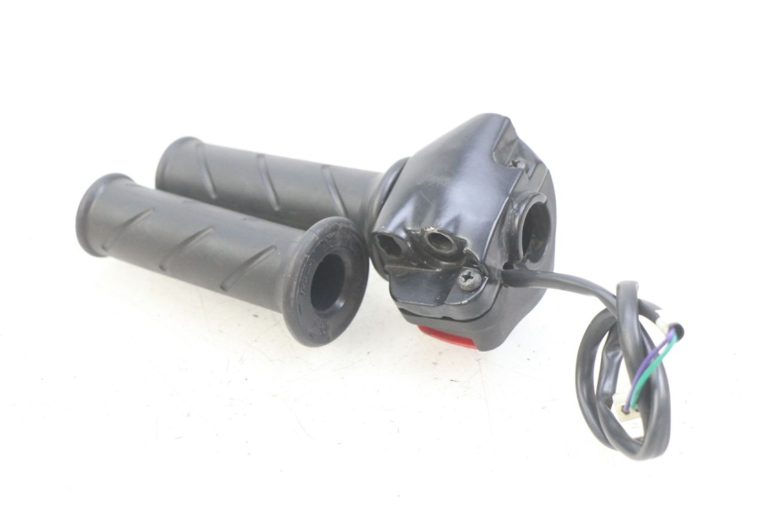 photo de PRZEŁĄCZNIK PRAWY PEUGEOT E-VIVACITY 1 (2012 - 2018) - Zoom stanu zużycia