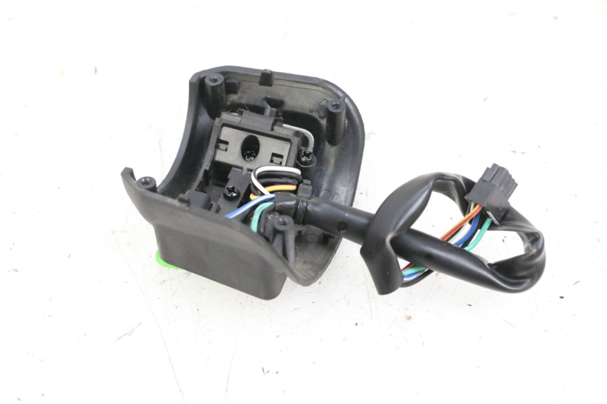 photo de PRZEŁĄCZNIK PRAWY SEGWAY NINEBOT E125S 1 (2022 - 2026) - Zbliżenie techniczne