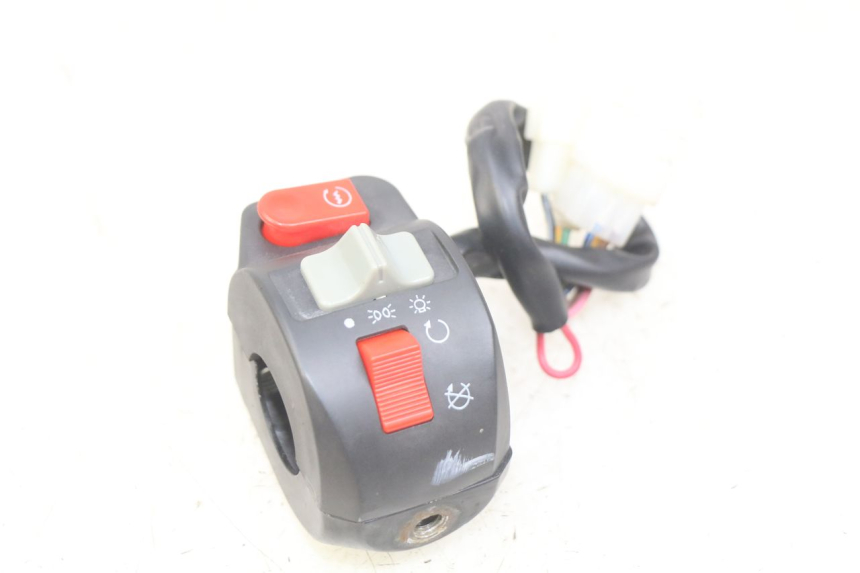 photo de PRZEŁĄCZNIK PRAWY EFUN E2GO 1 (2017 - 2021) - Stan powierzchni