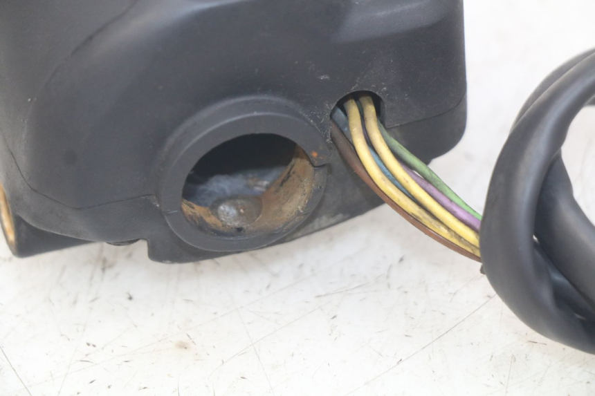 photo de PRZEŁĄCZNIK PRAWY PEUGEOT ELYSEO 125 (1999 - 2004) - Inny kąt widzenia