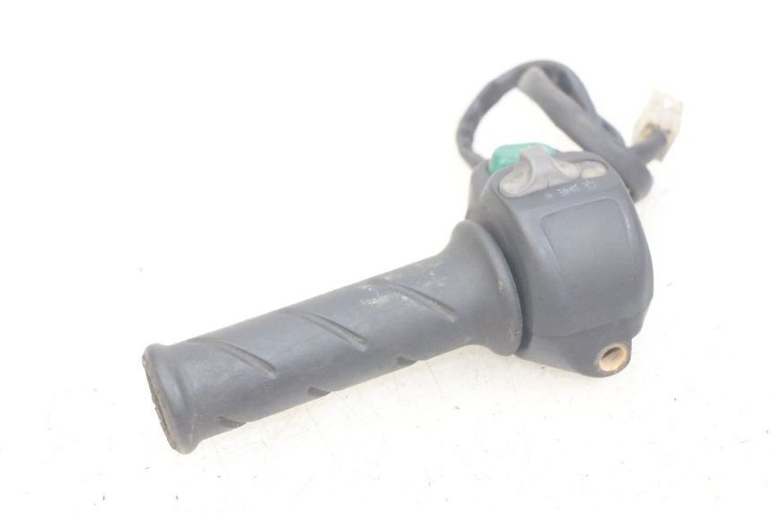 photo de PRZEŁĄCZNIK PRAWY PEUGEOT ELYSEO 125 (1999 - 2004) - Zbliżenie techniczne