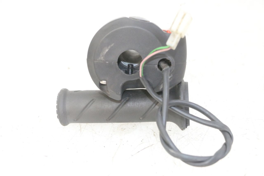 photo de PRZEŁĄCZNIK PRAWY PEUGEOT ELYSTAR 125 (2002 - 2007) - Zoom stanu zużycia