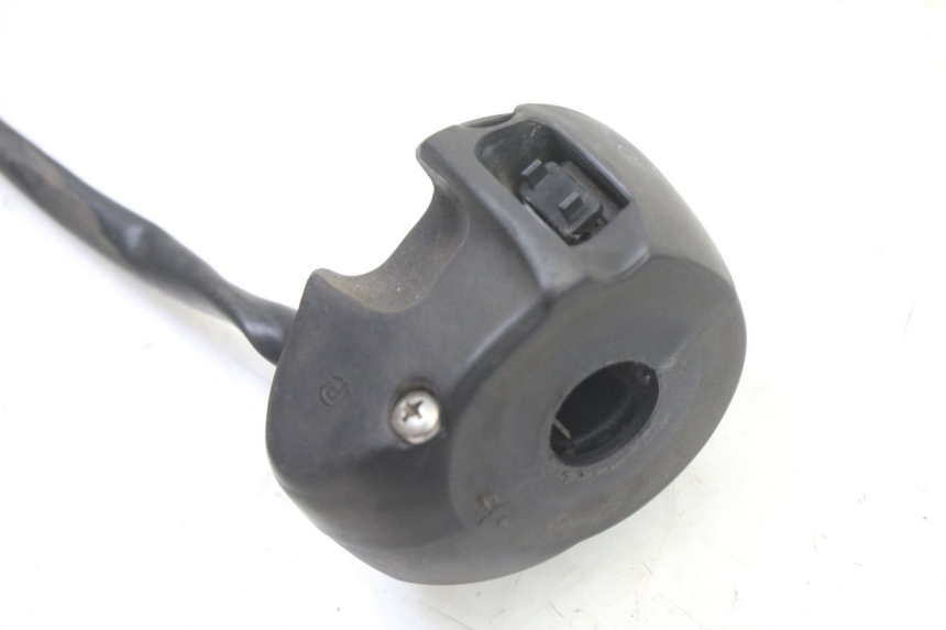 photo de PRZEŁĄCZNIK PRAWY PEUGEOT ELYSTAR 50 (2002 - 2014) - Zbliżenie techniczne