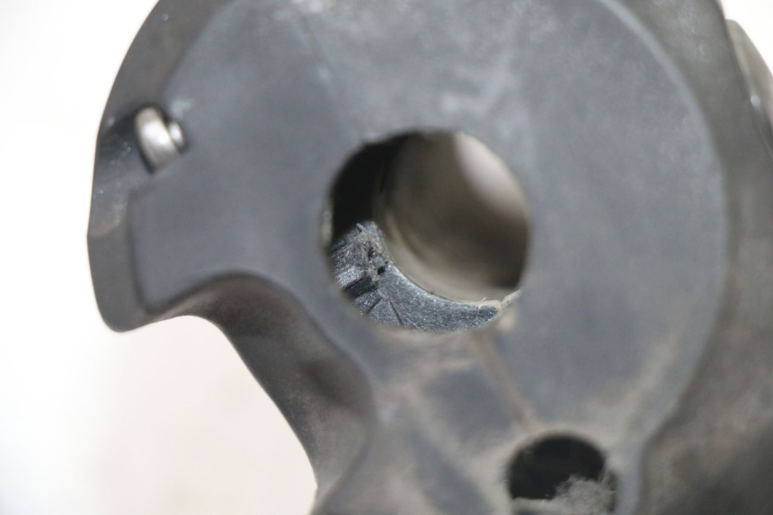 photo de PRZEŁĄCZNIK PRAWY PEUGEOT ELYSTAR 50 (2002 - 2014) - Zbliżenie techniczne