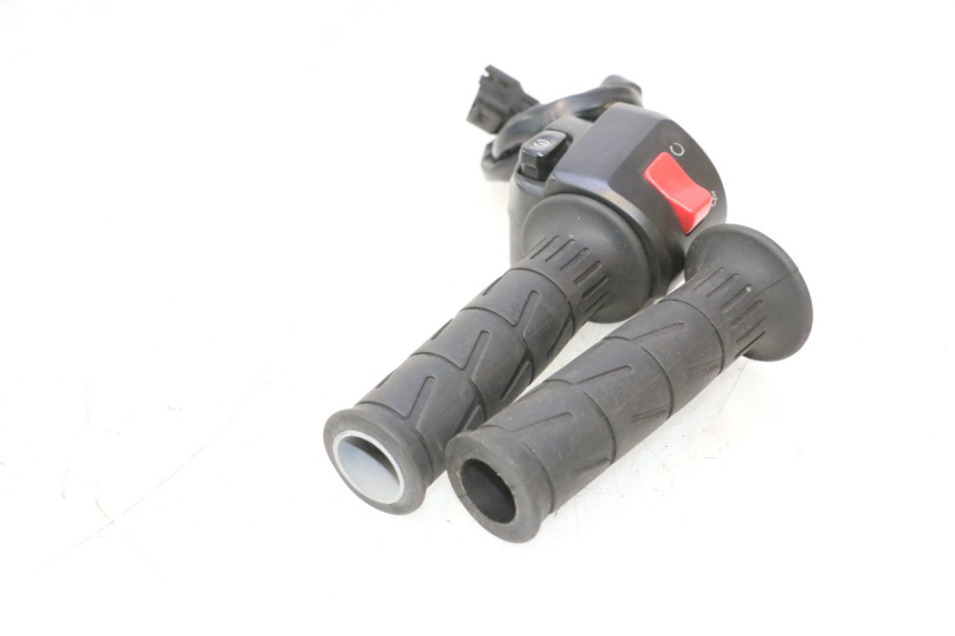 photo de PRAWA PRZEŁĄCZNIK KAWASAKI ER-6 ER6 N 650 (2005 - 2009) - Zbliżenie techniczne