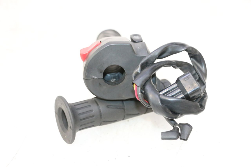 photo de PRAWA PRZEŁĄCZNIK KAWASAKI ER-6 ER6 N 650 (2005 - 2009) - Zoom stanu zużycia