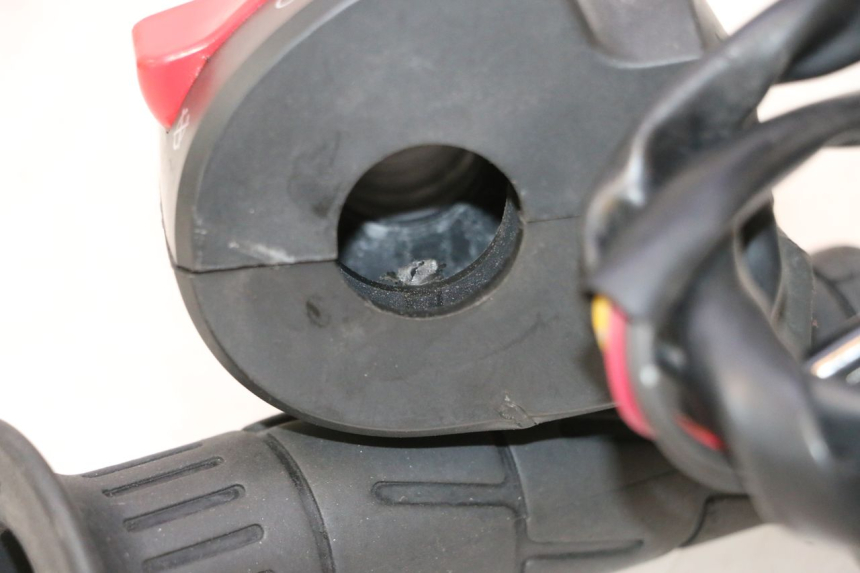 photo de PRAWA PRZEŁĄCZNIK KAWASAKI ER-6 ER6 N 650 (2005 - 2009) - Inny kąt widzenia