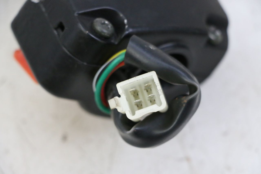 photo de PRZEŁĄCZNIK PRAWY JM MOTORS EVOLIS 4T 50 (2018 - 2022) - Inny kąt widzenia