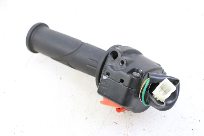 photo de PRZEŁĄCZNIK PRAWY JM MOTORS EVOLIS 4T 50 (2018 - 2022) - Zbliżenie techniczne