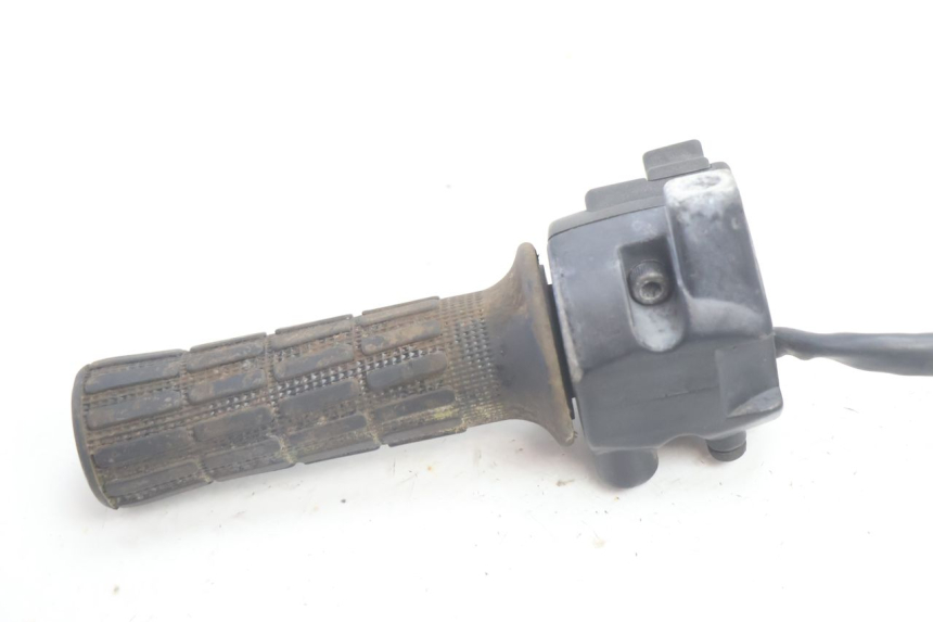 photo de PRAWA PRZEŁĄCZNIK MBK EVOLIS 80 (1993 - 1999) - Zbliżenie techniczne