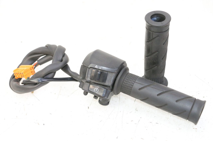 photo de PRZEŁĄCZNIK PRAWY HONDA FES S-WING SWING ABS 125 (2007 - 2015) - Widok główny