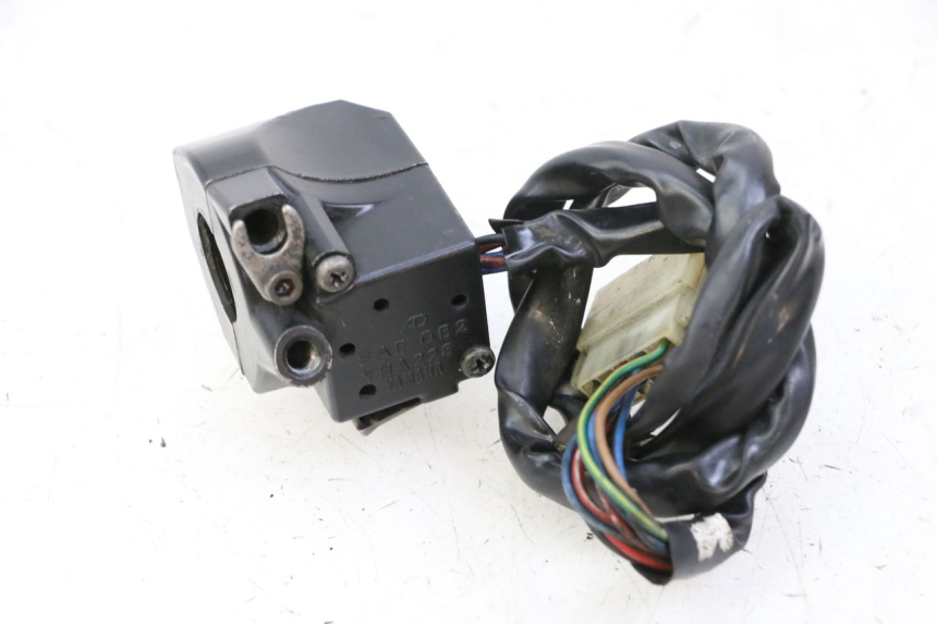 photo de PRZEŁĄCZNIK PRAWY YAMAHA FJ 36Y 1100 (1984 - 1985) - Zbliżenie techniczne