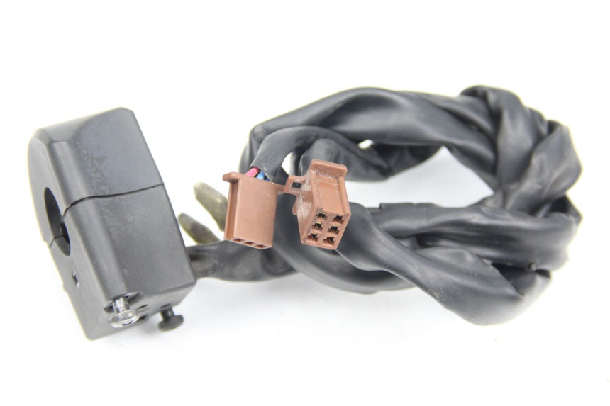 photo de PRZEŁĄCZNIK PRAWY YAMAHA FJR ABS 1300 (2006 - 2012) - Zbliżenie techniczne