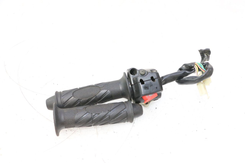 photo de PRAWA PRZEŁĄCZNIK KEEWAY FOCUS 50 (2006 - 2009) - Zoom stanu zużycia