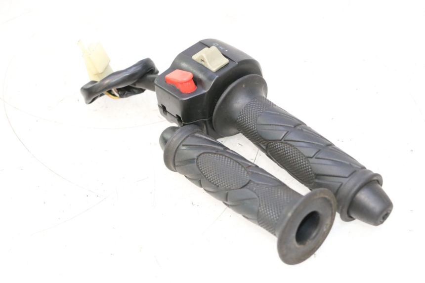 photo de PRAWA PRZEŁĄCZNIK KEEWAY FOCUS 50 (2006 - 2009) - Zbliżenie techniczne