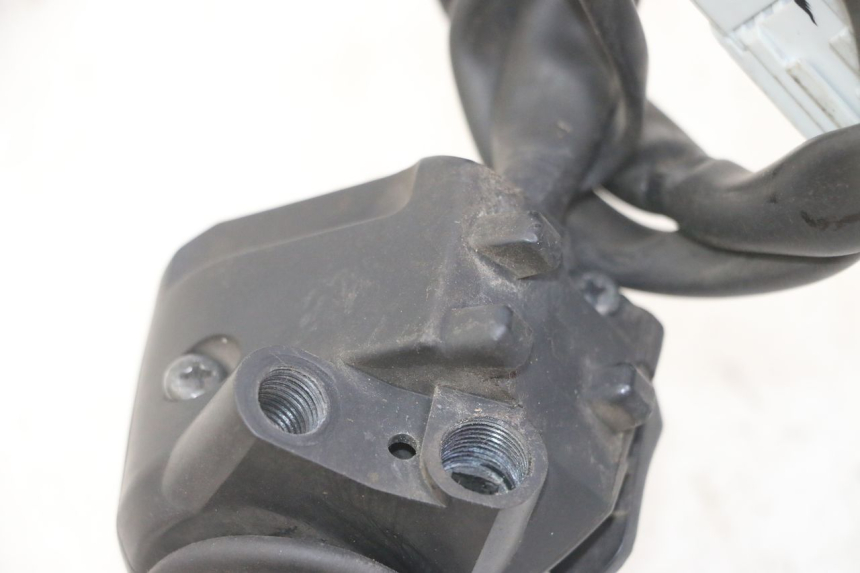 photo de PRZEŁĄCZNIK PRAWY HONDA FORZA ABS 300 (2013 - 2017) - Zoom stanu zużycia