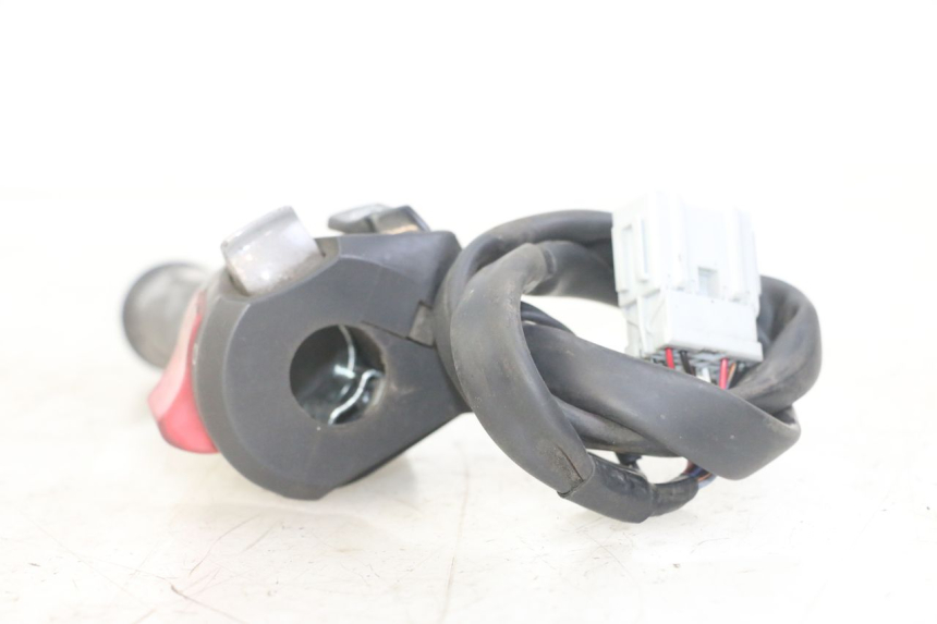 photo de PRZEŁĄCZNIK PRAWY HONDA FORZA ABS 300 (2013 - 2017) - Inny kąt widzenia