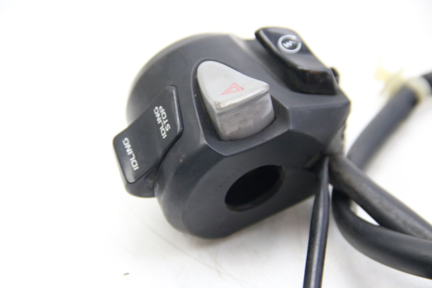 photo de PRZEŁĄCZNIK PRAWY HONDA FORZA 125 (2015 - 2016) - Zoom stanu zużycia