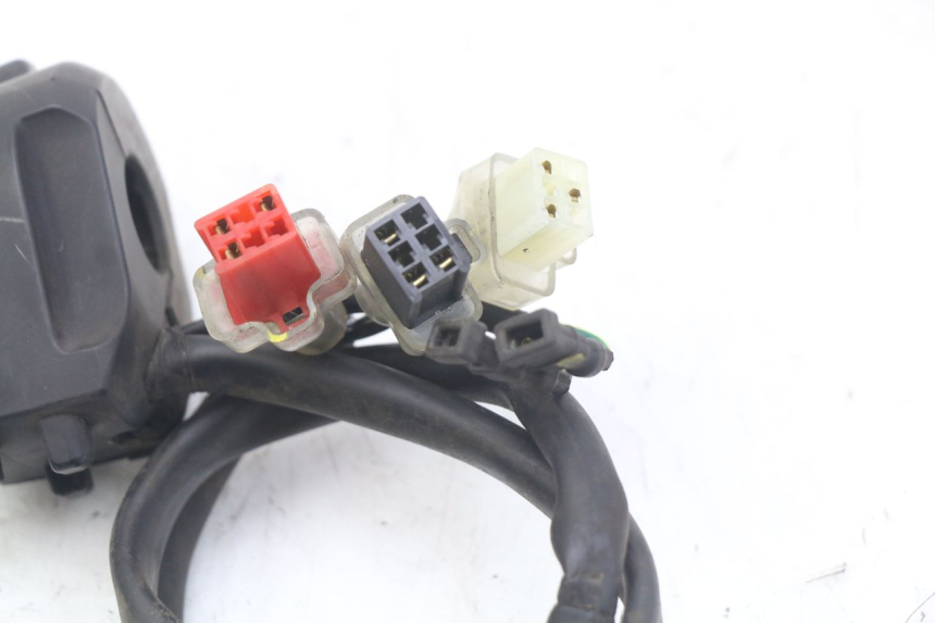 photo de PRZEŁĄCZNIK PRAWY HONDA FORZA 125 (2015 - 2016) - Zbliżenie techniczne