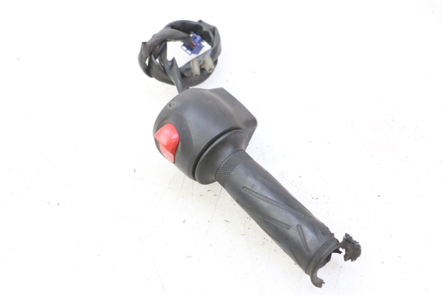 photo de PRZEŁĄCZNIK PRAWY YAMAHA FZ6 N FAZER 600 (2004 - 2006) - Oznaczenia i referencje