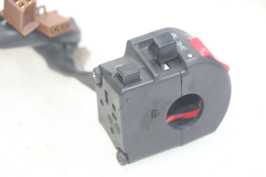 photo de PRZEŁĄCZNIK PRAWY YAMAHA FZS FAZER 600 (1998 - 2001) - Zoom stanu zużycia