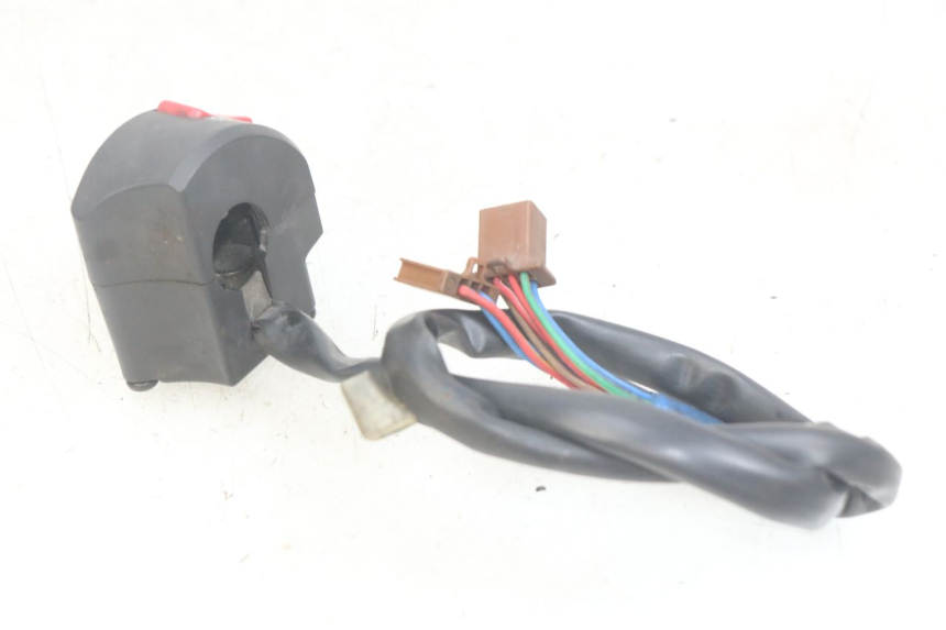 photo de PRZEŁĄCZNIK PRAWY YAMAHA FZS FAZER 600 (1998 - 2001) - Zbliżenie techniczne