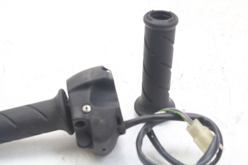 photo de PRZEŁĄCZNIK PRAWY PEUGEOT GEOPOLIS RS 125 (2007 - 2009) - Zoom stanu zużycia