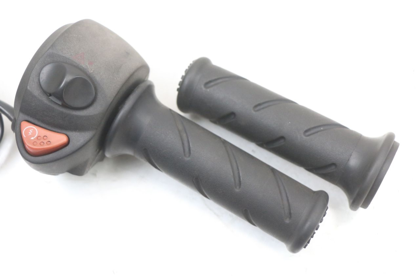 photo de PRZEŁĄCZNIK PRAWY PEUGEOT GEOPOLIS RS 125 (2007 - 2009) - Szczegół części