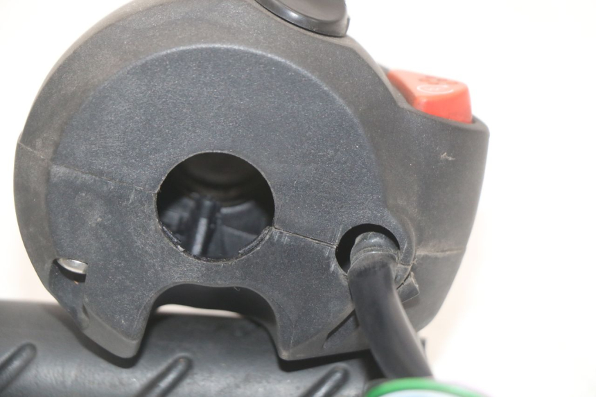 photo de PRZEŁĄCZNIK PRAWY PEUGEOT GEOPOLIS RS 125 (2007 - 2009) - Zbliżenie techniczne