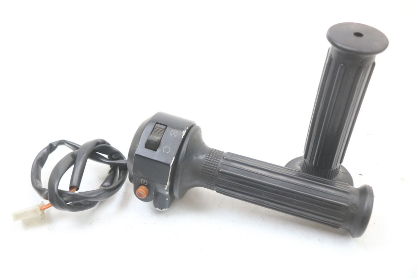 photo de PRZEŁĄCZNIK PRAWY HYOSUNG GF 125 (2001 - 2005) - Inny kąt widzenia