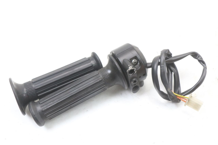 photo de PRZEŁĄCZNIK PRAWY HYOSUNG GF 125 (2001 - 2005) - Widok ogólny