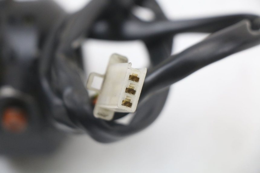 photo de PRZEŁĄCZNIK PRAWY HYOSUNG GF 125 (2001 - 2005) - Stan powierzchni