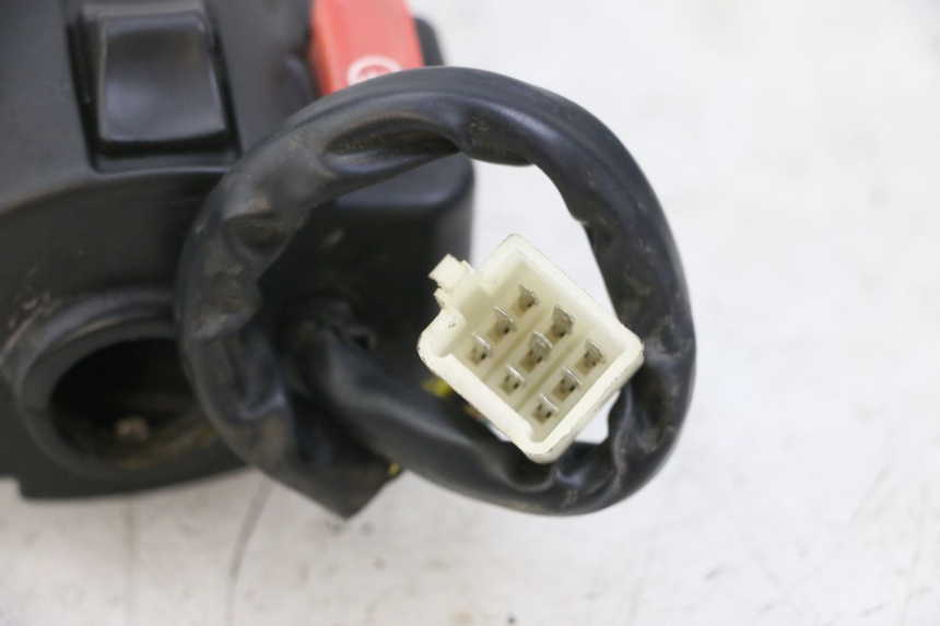 photo de PRZEŁĄCZNIK PRAWY GOES WIKI 125 (2010 - 2015) - Zoom stanu zużycia