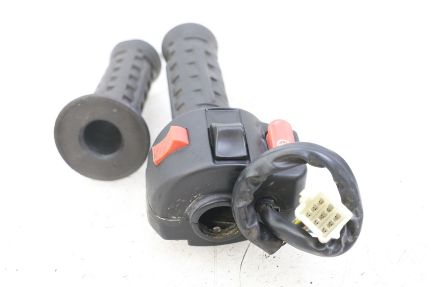 photo de PRZEŁĄCZNIK PRAWY GOES WIKI 125 (2010 - 2015) - Inny kąt widzenia