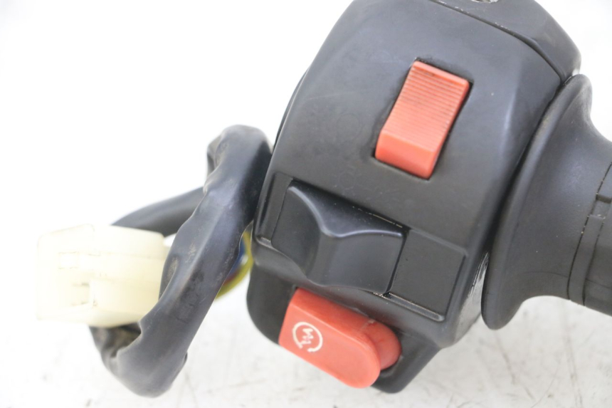 photo de PRZEŁĄCZNIK PRAWY GOES WIKI 125 (2010 - 2015) - Punkty mocowania