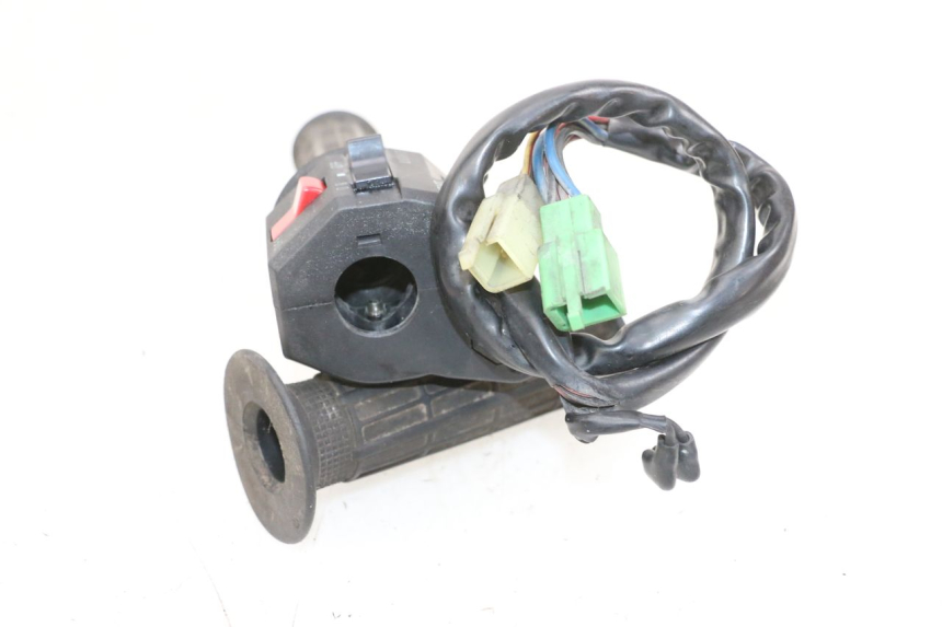 photo de PRZEŁĄCZNIK PRAWY KAWASAKI GPX R WARBIRD 600 (1988 - 1993) - Szczegół części