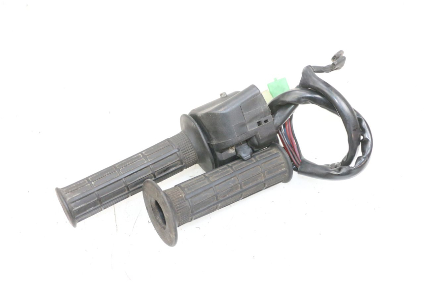 photo de PRZEŁĄCZNIK PRAWY KAWASAKI GPX R WARBIRD 600 (1988 - 1993) - Inny kąt widzenia