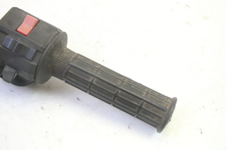 photo de PRZEŁĄCZNIK PRAWY KAWASAKI GPZ RX 1000 (1986 - 1988) - Zoom stanu zużycia