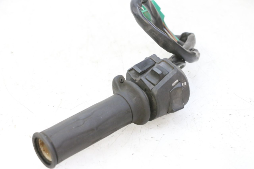 photo de PRZEŁĄCZNIK PRAWY KYMCO GRAND DINK 125 (2008 - 2014) - Inny kąt widzenia