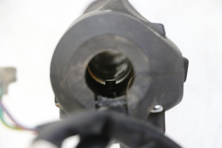 photo de PRZEŁĄCZNIK PRAWY KYMCO GRAND DINK 125 (2008 - 2014) - Stan powierzchni