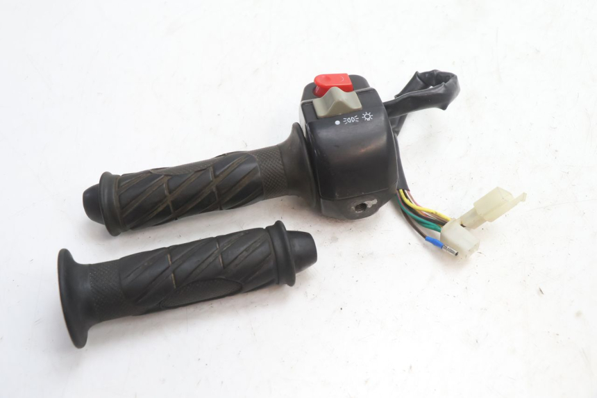photo de PRZEŁĄCZNIK PRAWY TNT MOTOR GRIDO 2T 50 (2010 - 2019) - Inny kąt widzenia