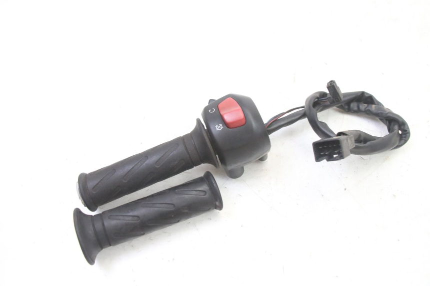 photo de PRZEŁĄCZNIK PRAWY SUZUKI GS GSE 500 (2001 - 2003) - Zbliżenie techniczne