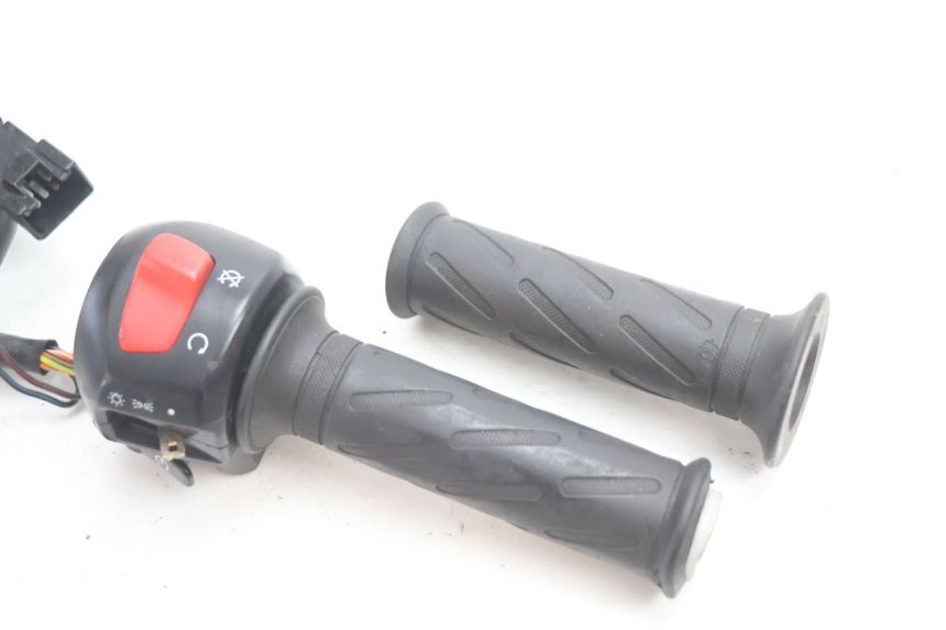photo de PRAWA PRZEŁĄCZNIK SUZUKI GSF N BANDIT 1200 (2001 - 2005) - Zoom stanu zużycia