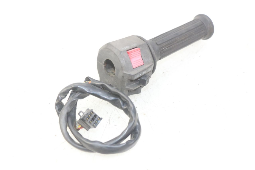 photo de PRZEŁĄCZNIK PRAWY SUZUKI GSX-F GSX  F 1100 (1988 - 1994) - Zoom stanu zużycia